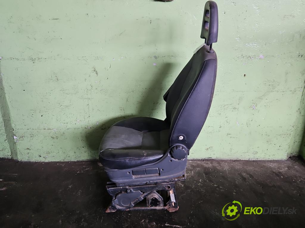 Fiat Ducato III 2006-2014 2.3 jtd 120 HP manual 88 kW 2287 cm3 5- Sedačka ľavý  (Sedačky, sedadlá)