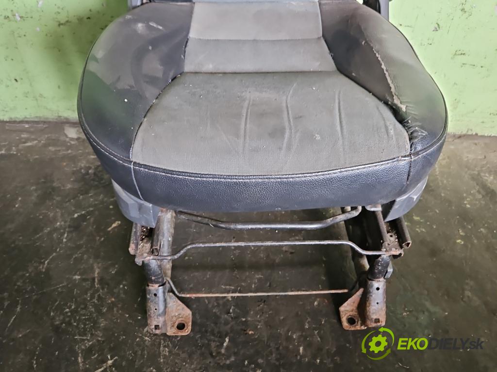 Fiat Ducato III 2006-2014 2.3 jtd 120 HP manual 88 kW 2287 cm3 5- Sedačka ľavý  (Sedačky, sedadlá)