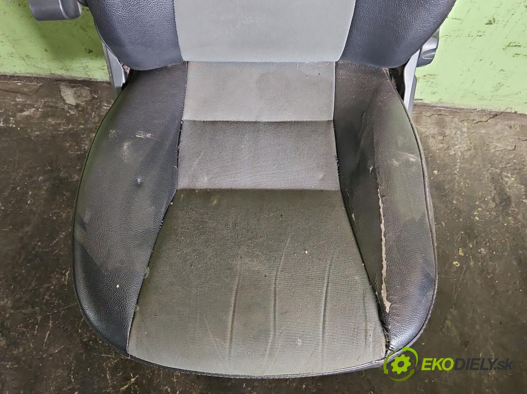 Fiat Ducato III 2006-2014 2.3 jtd 120 HP manual 88 kW 2287 cm3 5- Sedačka ľavý  (Sedačky, sedadlá)