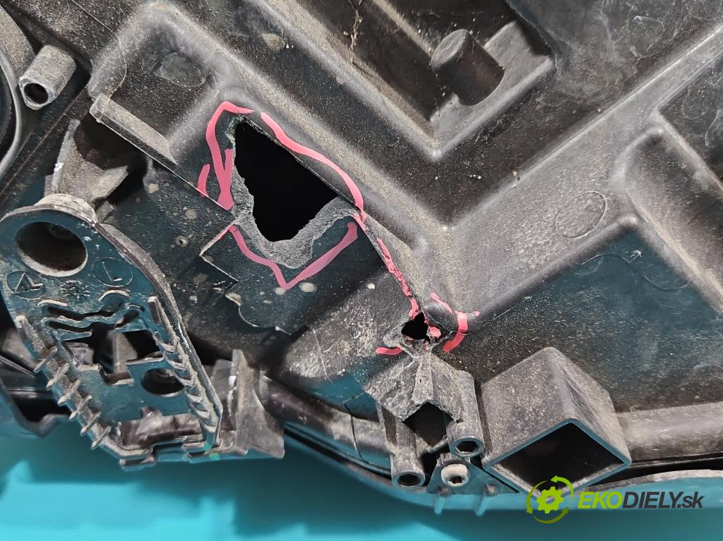 Mercedes GLA X156 2013-2019 1.6 T 156 hp automatic 115 kW 1595 cm3 5- světlo levý A1569061700 (Klika dveří ostatní)