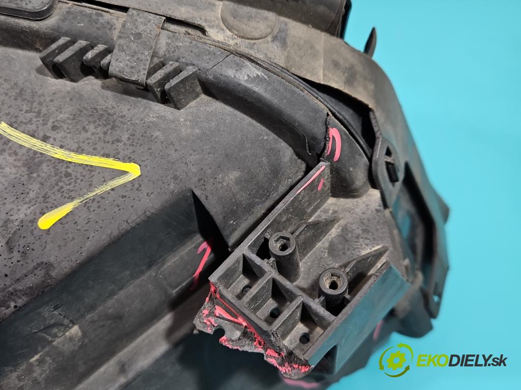 Mercedes GLA X156 2013-2019 1.6 T 156 hp automatic 115 kW 1595 cm3 5- světlo levý A1569061700 (Klika dveří ostatní)