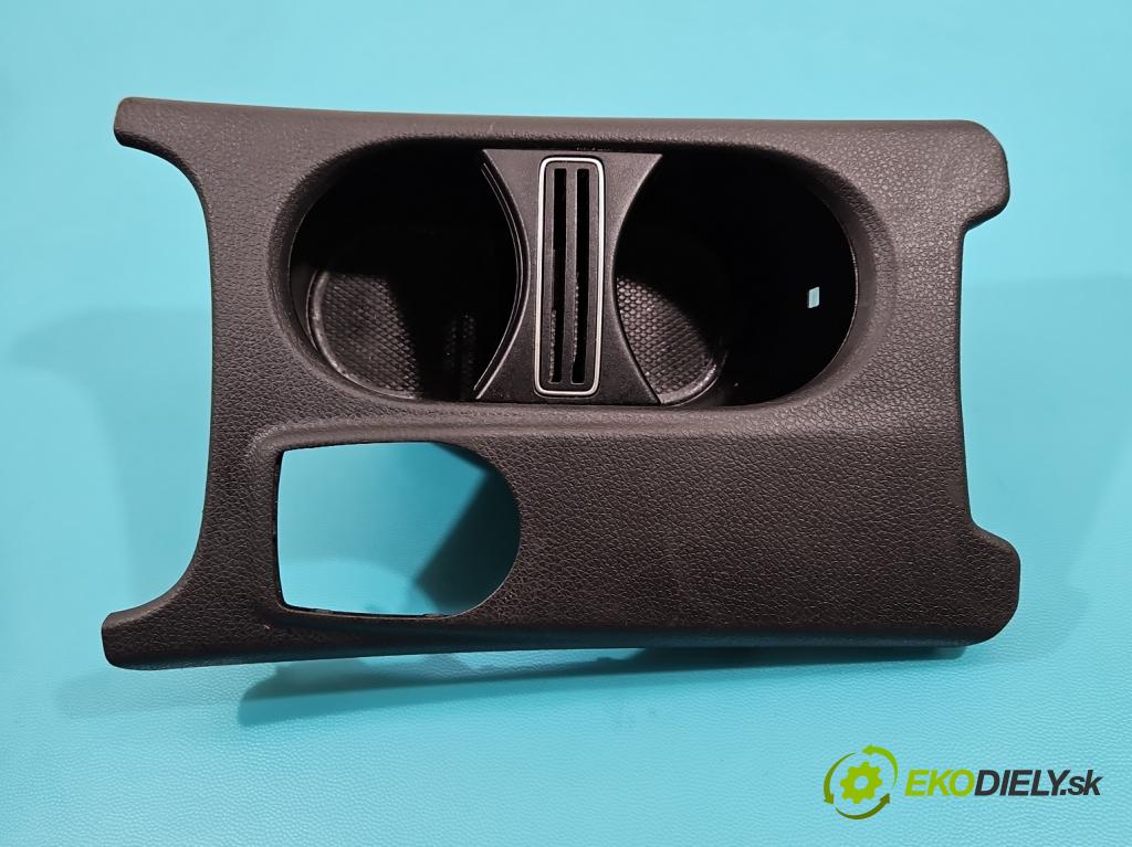 Mercedes GLA X156 2013-2019 1.6 T 156 HP automatic 115 kW 1595 cm3 5- Rukojeť: na nápoje: A1766801610 (Úchyty, držiaky na nápoje)