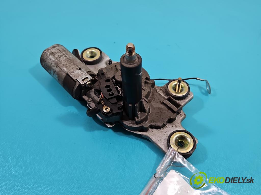 Mercedes GLA X156 2013-2019 1.6 T 156 HP automatic 115 kW 1595 cm3 5- Rukojeť: na nápoje: A1766801610 (Úchyty, držiaky na nápoje)