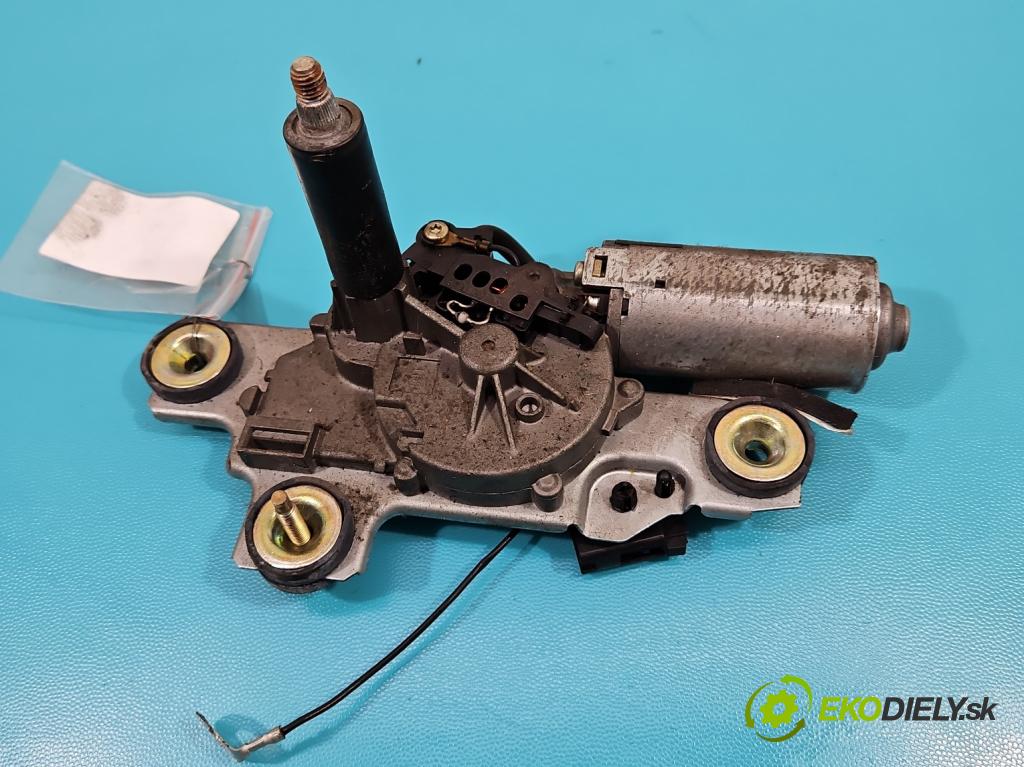 Mercedes GLA X156 2013-2019 1.6 T 156 HP automatic 115 kW 1595 cm3 5- Rukojeť: na nápoje: A1766801610 (Úchyty, držiaky na nápoje)