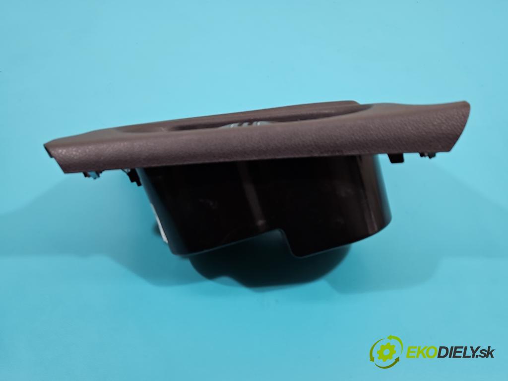 Mercedes GLA X156 2013-2019 1.6 T 156 HP automatic 115 kW 1595 cm3 5- Rukojeť: na nápoje: A1766801610 (Úchyty, držiaky na nápoje)