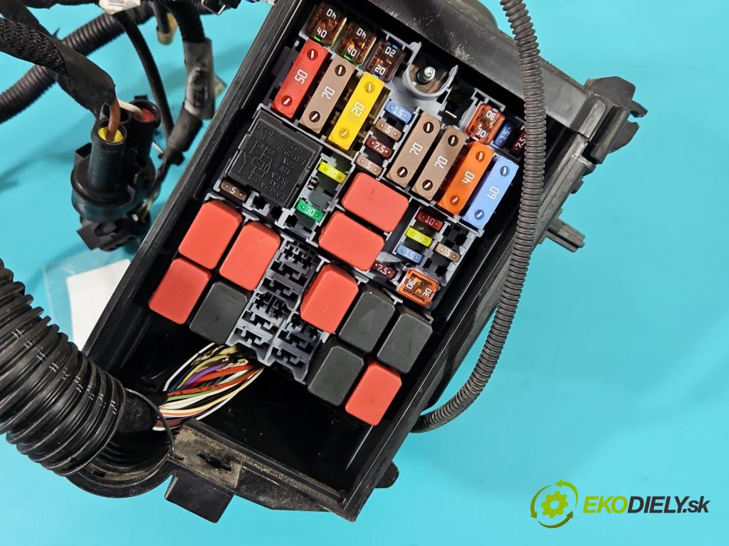 Jeep Renegade 2014- 2.0 CRD 140 hp manual 103 kW 1956 cm3 5- skříňka pojistková  (Pojistkové skříňky)