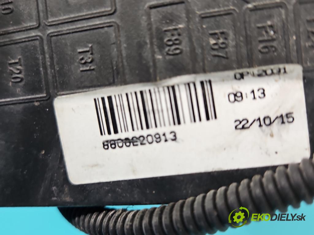 Jeep Renegade 2014- 2.0 CRD 140 hp manual 103 kW 1956 cm3 5- skříňka pojistková  (Pojistkové skříňky)