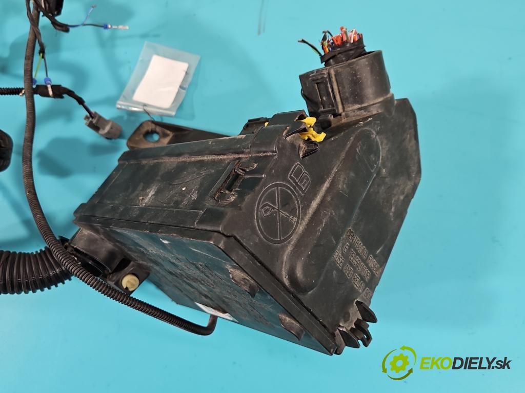 Jeep Renegade 2014- 2.0 CRD 140 hp manual 103 kW 1956 cm3 5- skříňka pojistková  (Pojistkové skříňky)