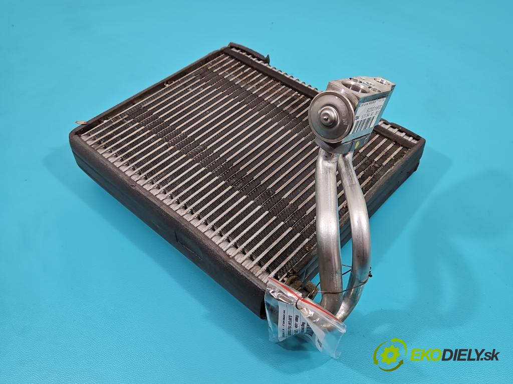 Nissan Juke I 2010-2019 1.2 T 116 hp manual 85 kW 1197 cm3 5- radiátor 922001HP0C (Radiátory topení)