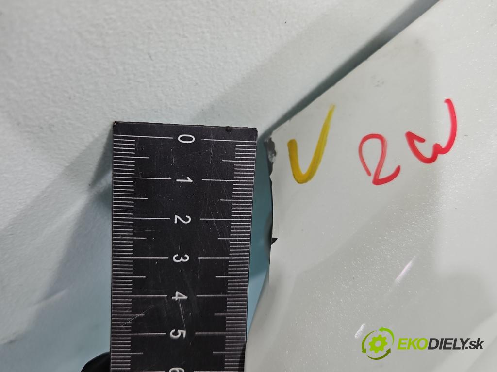 Nissan Juke I 2010-2019 1.2 T 116 hp manual 85 kW 1197 cm3 5- blatnik přední levý  (Predné ľavé)