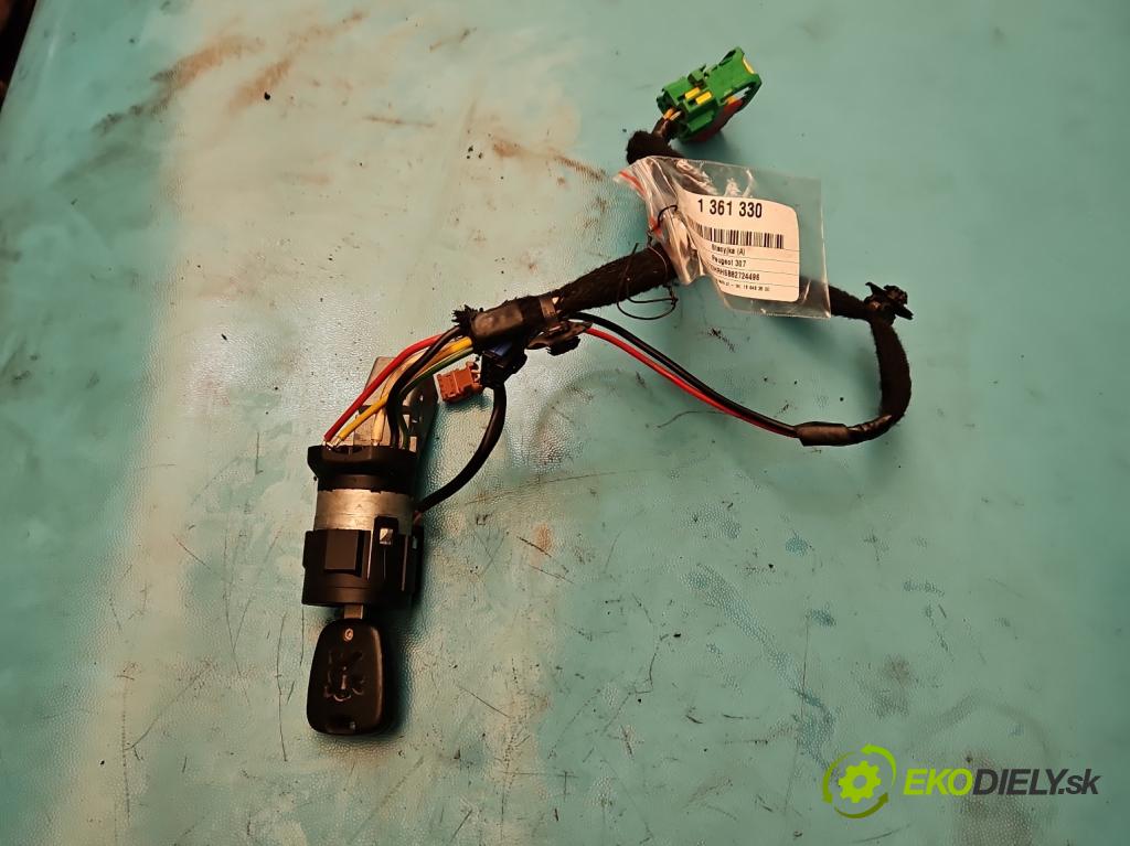 Peugeot 307 2.0 hdi 107 HP manual 79 kW 1997 cm3 5- Spínačka  (Spínacie skrinky a kľúče)