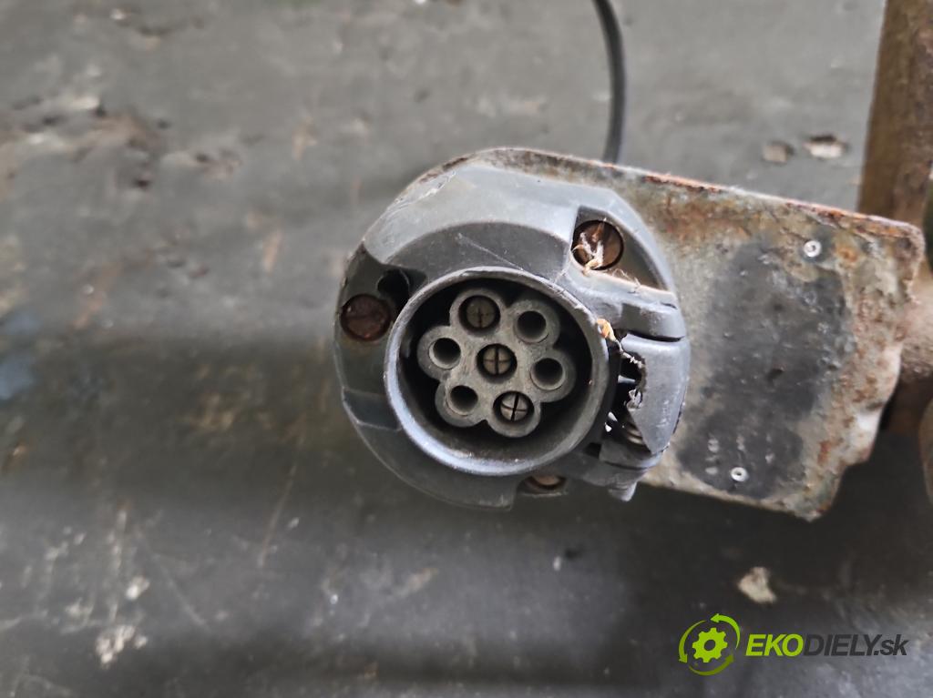 Vw Golf IV 1997-2003 1.6 SR 101 hp manual 74 kW 1595 cm3 5- oko tažné  (Tažná zařízení)