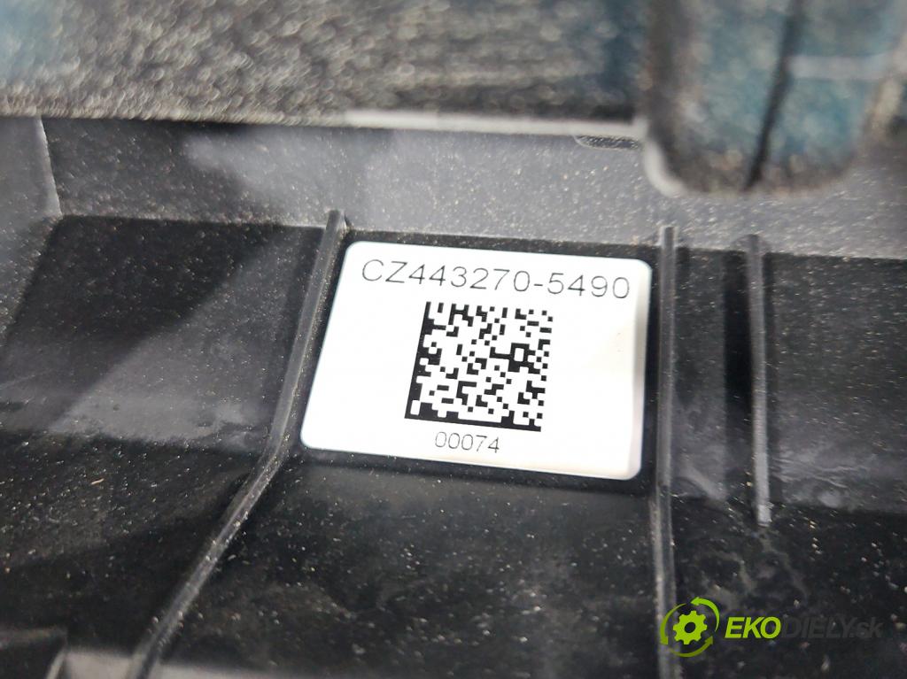 Mercedes GLA X156 2013-2019 1.6 T 156 hp automatic 115 kW 1595 cm3 5- radiátor 2468300084 (Radiátory topení)