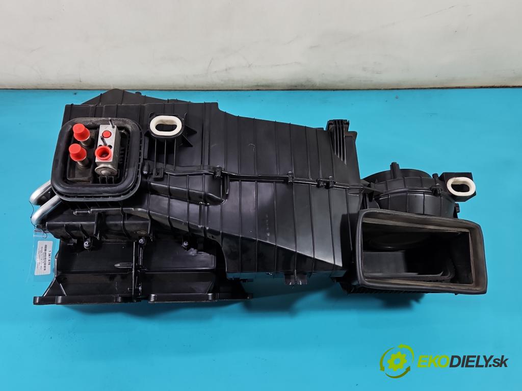 Mercedes GLA X156 2013-2019 1.6 T 156 hp automatic 115 kW 1595 cm3 5- radiátor 2468300084 (Radiátory topení)