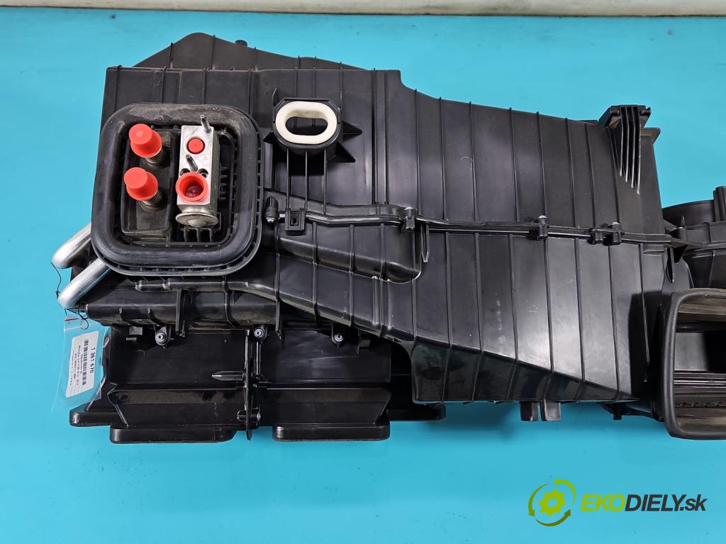 Mercedes GLA X156 2013-2019 1.6 T 156 hp automatic 115 kW 1595 cm3 5- radiátor 2468300084 (Radiátory topení)