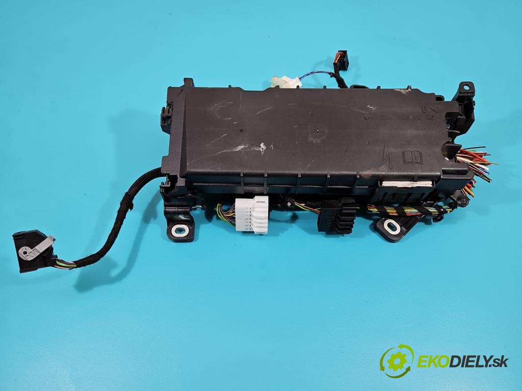 Mercedes GLA X156 2013-2019 1.6 T 156 hp automatic 115 kW 1595 cm3 5- skříňka pojistková A2465400040 (Pojistkové skříňky)