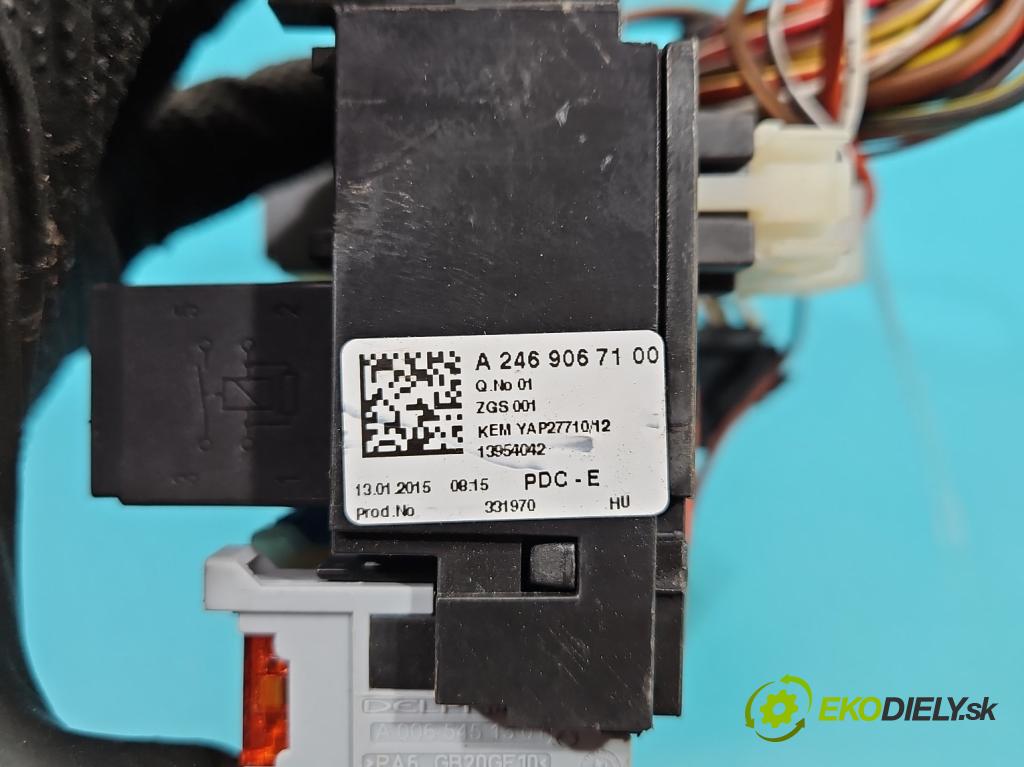 Mercedes GLA X156 2013-2019 1.6 T 156 hp automatic 115 kW 1595 cm3 5- skříňka pojistková A2469067100 (Pojistkové skříňky)