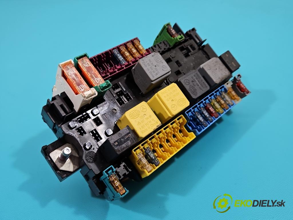 Mercedes GLA X156 2013-2019 1.6 T 156 hp automatic 115 kW 1595 cm3 5- skříňka pojistková A2469067100 (Pojistkové skříňky)