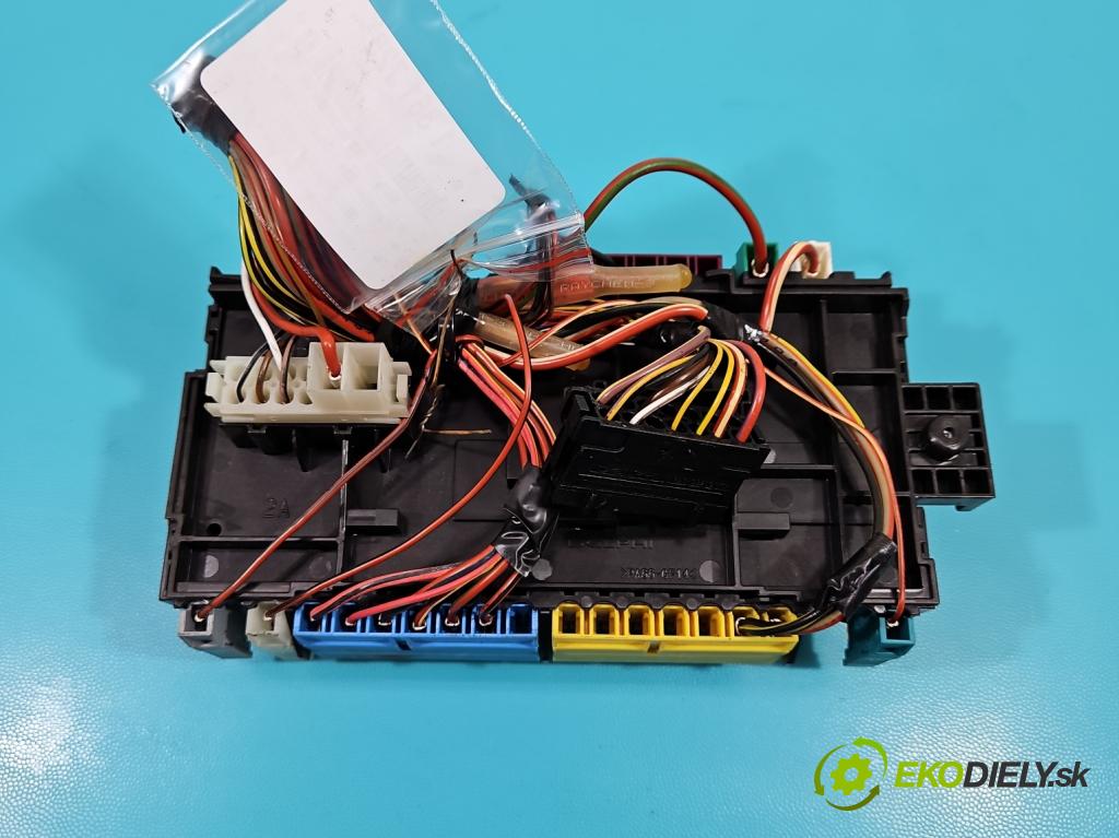 Mercedes GLA X156 2013-2019 1.6 T 156 hp automatic 115 kW 1595 cm3 5- skříňka pojistková A2469067100 (Pojistkové skříňky)