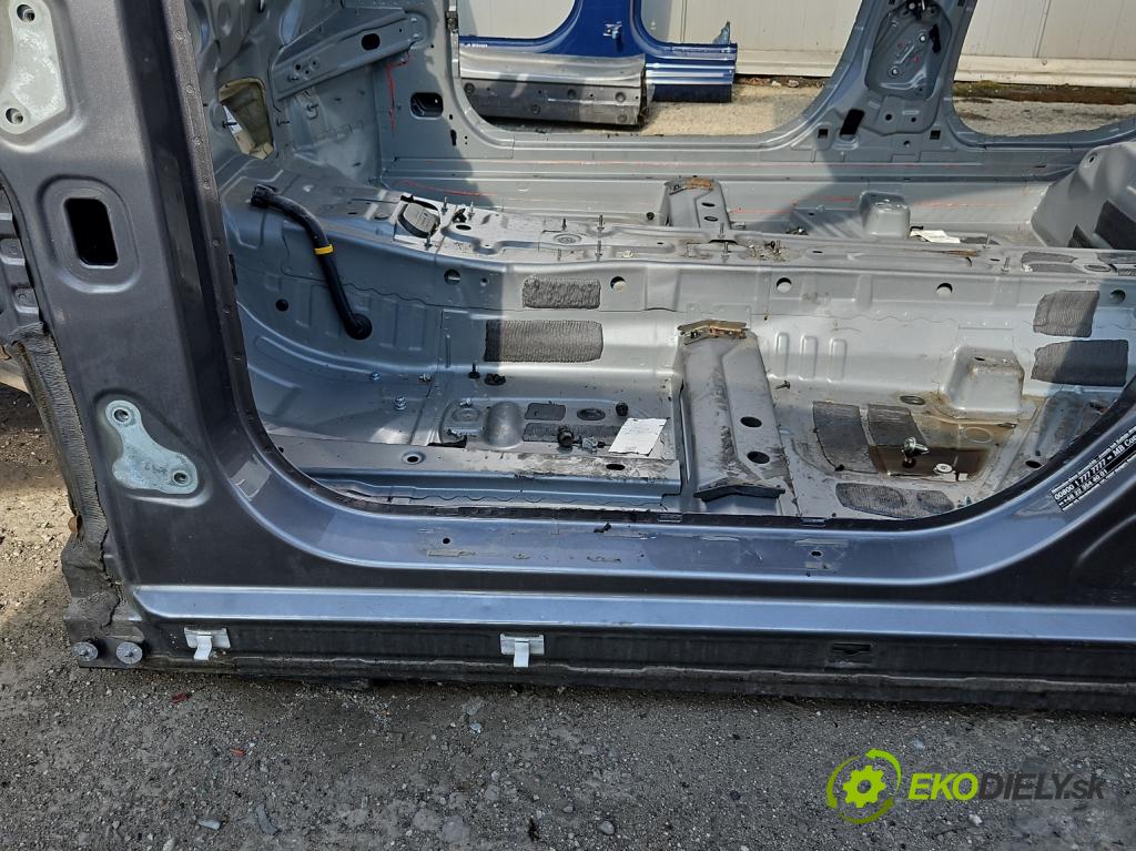 Mercedes GLA X156 2013-2019 1.6 T 156 hp automatic 115 kW 1595 cm3 5- práh levý  (Ostatní)