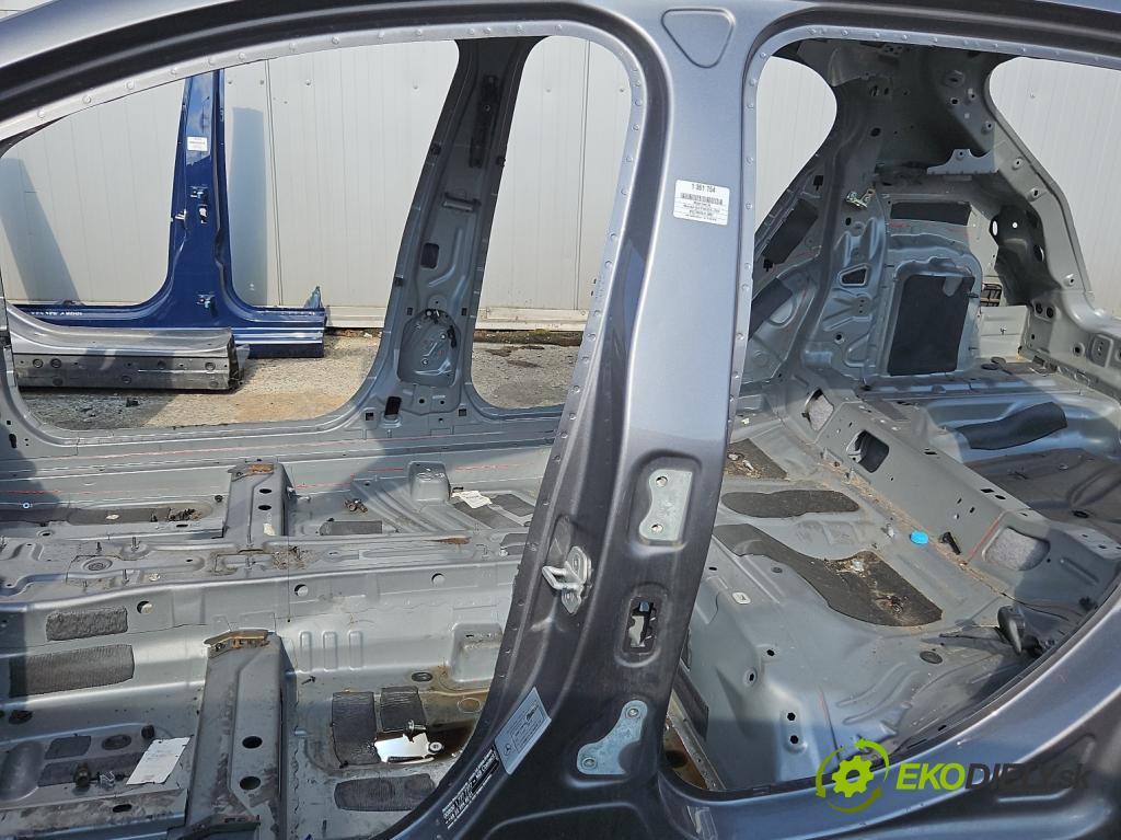 Mercedes GLA X156 2013-2019 1.6 T 156 hp automatic 115 kW 1595 cm3 5- práh levý  (Ostatní)