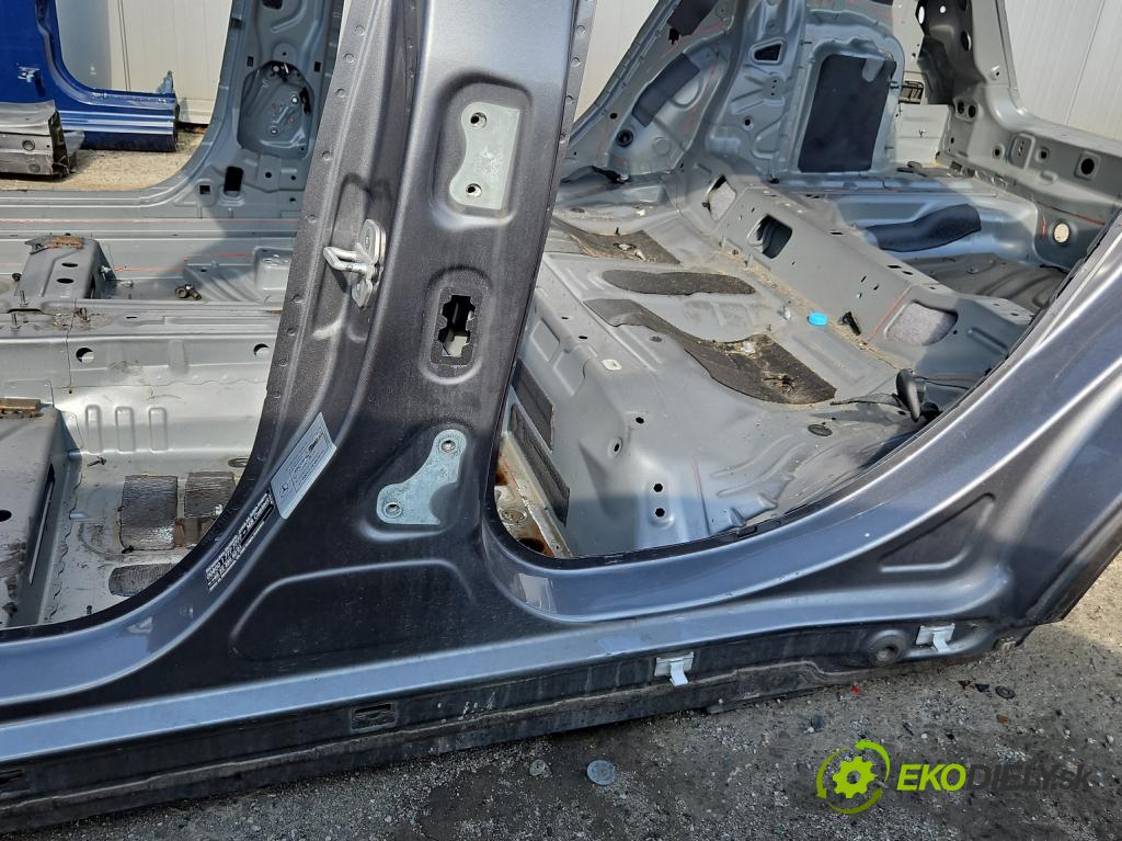 Mercedes GLA X156 2013-2019 1.6 T 156 hp automatic 115 kW 1595 cm3 5- práh levý  (Ostatní)