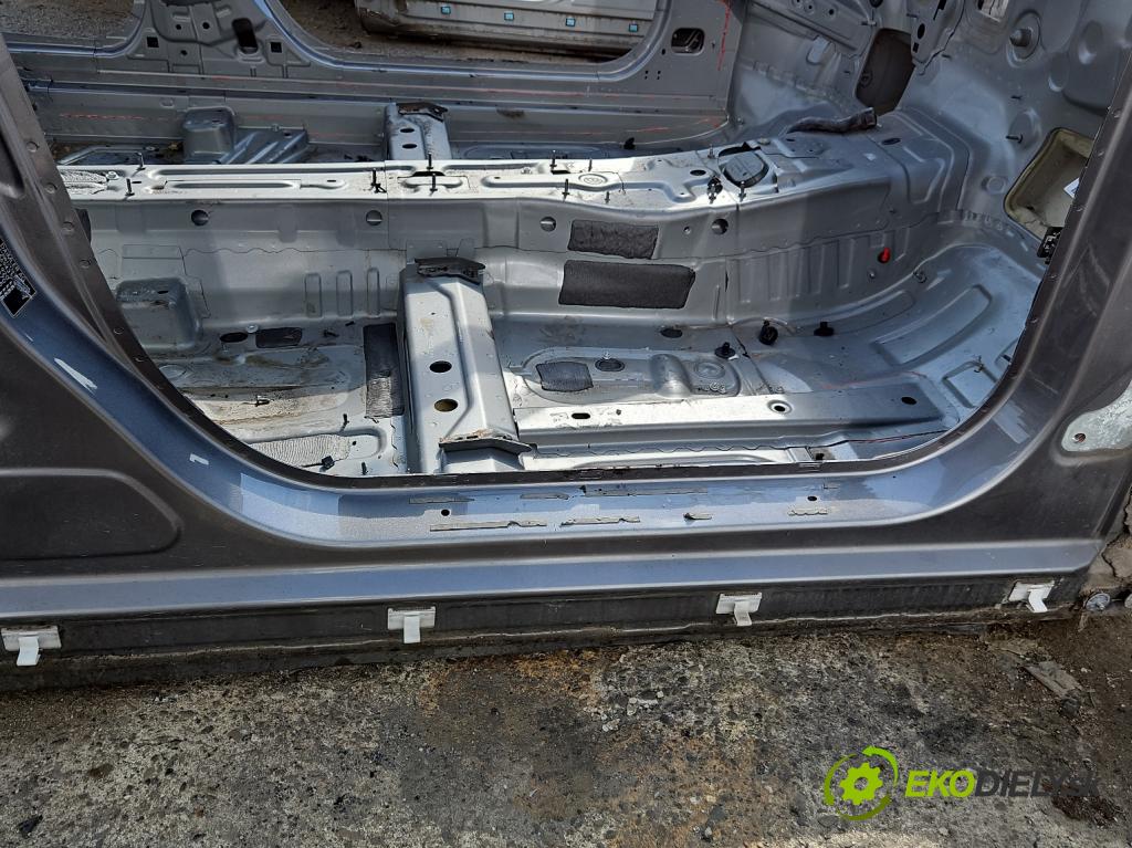 Mercedes GLA X156 2013-2019 1.6 T 156 hp automatic 115 kW 1595 cm3 5- práh pravý  (Ostatní)