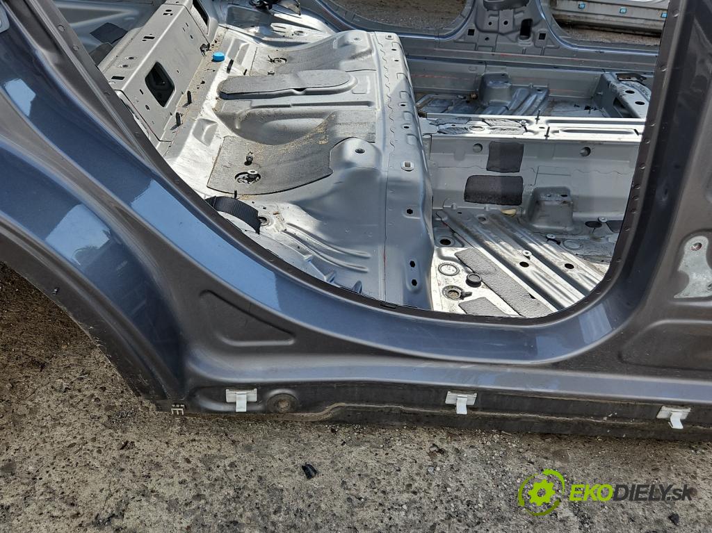 Mercedes GLA X156 2013-2019 1.6 T 156 hp automatic 115 kW 1595 cm3 5- práh pravý  (Ostatní)