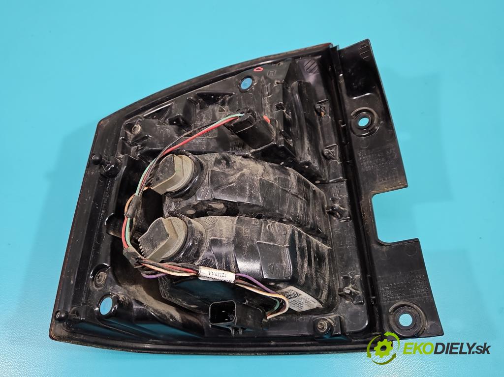 Jeep Compass I 2006-2016 2.4 16V 170 hp automatic 125 kW 2359 cm3 5- světlo zadní pravé 05182542 (Ostatné)