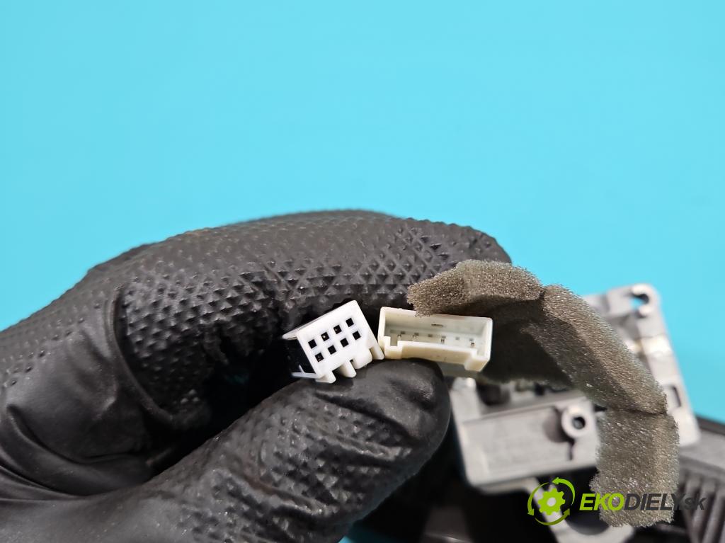 Mercedes E W212 2009-2016 3.0 cdi V6 (642890) 231 hp automatic 170 kW 2987 cm3 4- zpětné zrcátko vnitřní  (Světla vnitřní)