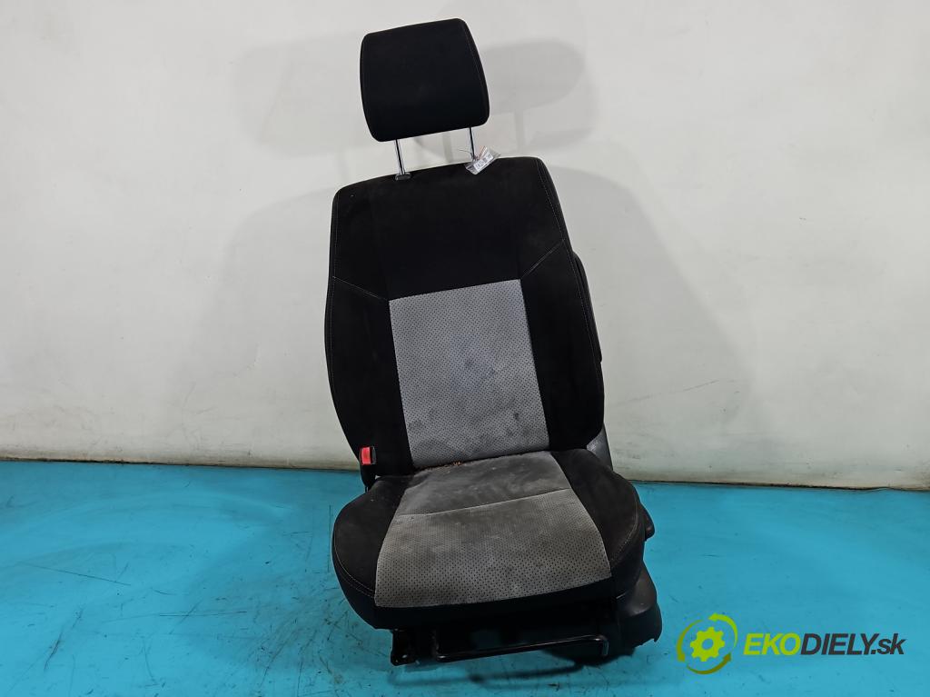 Suzuki Grand Vitara II 2005-2014 1.9 DDiS 129 HP manual 95 kW 1870 cm3 5- Sedačka ľavý  (Sedačky, sedadlá)