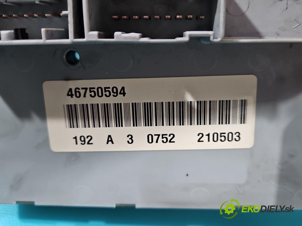 Fiat Stilo 1.9 jtd 80 hp manual 59 kW 1910 cm3 5- skříňka pojistková 51715857NPL (Pojistkové skříňky)