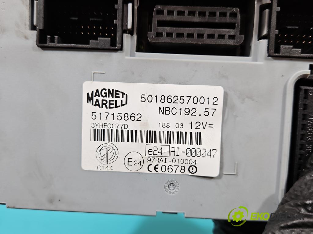 Fiat Stilo 1.9 jtd 80 hp manual 59 kW 1910 cm3 5- skříňka pojistková 51715857NPL (Pojistkové skříňky)