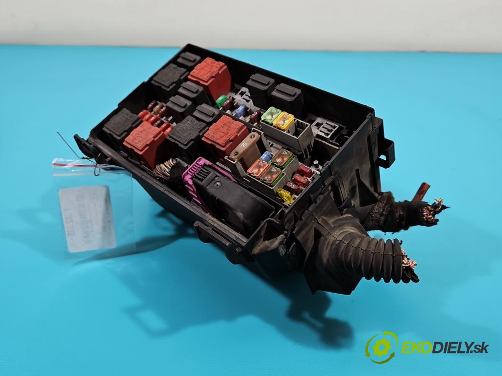 Opel Corsa D 2006-2014 1,3.0 CDTI 75 hp manual 55 kW 1248 cm3 3- skříňka pojistková  (Pojistkové skříňky)