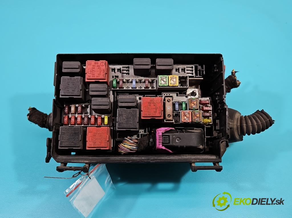 Opel Corsa D 2006-2014 1,3.0 CDTI 75 hp manual 55 kW 1248 cm3 3- skříňka pojistková  (Pojistkové skříňky)