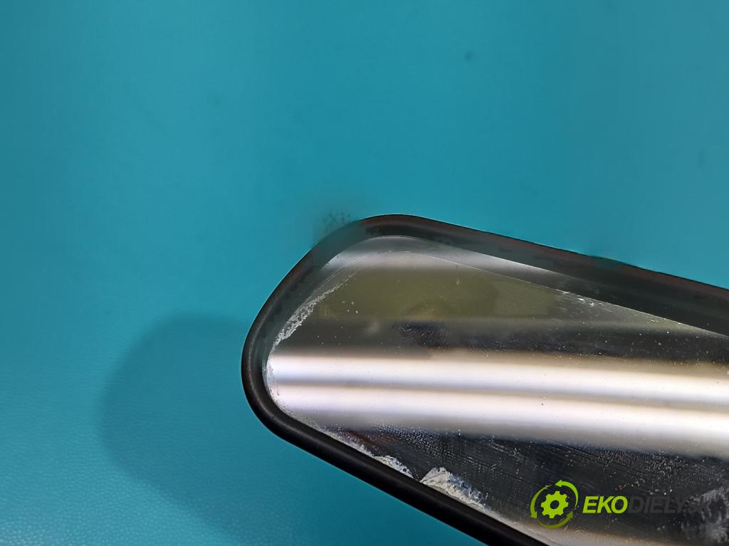 Isuzu D-Max II 2011-2019 2.5 crdi 163 hp automatic 120 kW 2499 cm3 5- zpětné zrcátko vnitřní  (Světla vnitřní)