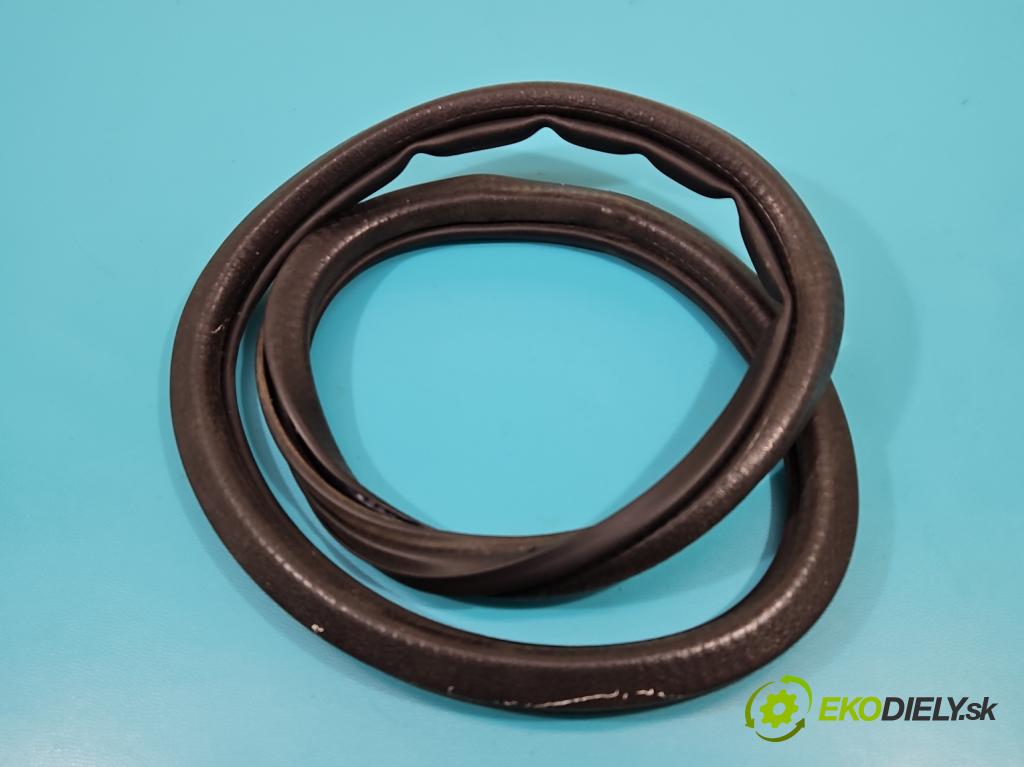 Isuzu D-Max II 2011-2019 2.5 crdi 163 hp automatic 120 kW 2499 cm3 5- Těsnění: dveře zadní levé  (Ostatní)