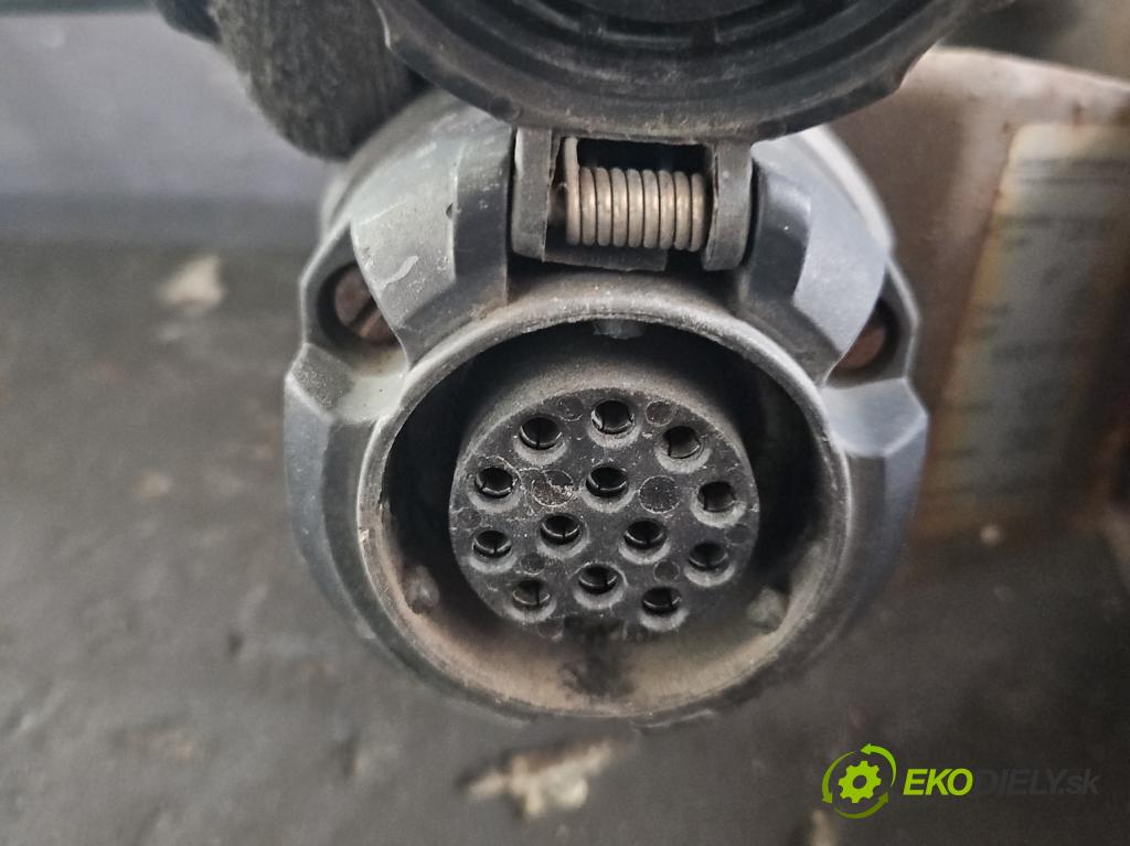 Isuzu D-Max II 2011-2019 2.5 crdi 163 hp automatic 120 kW 2499 cm3 5- oko tažné  (Tažná zařízení)