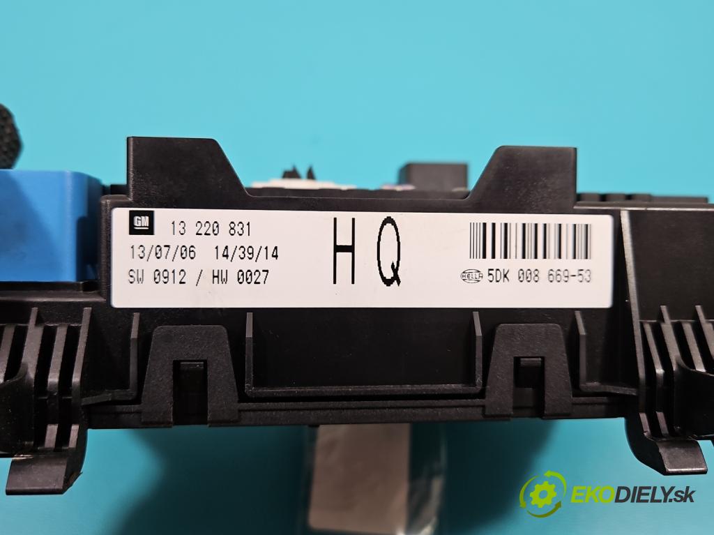 Opel Zafira B 2005-2014 1.9 CDTI 120 hp manual 88 kW 1910 cm3 5- skříňka pojistková 13220831 (Pojistkové skříňky)
