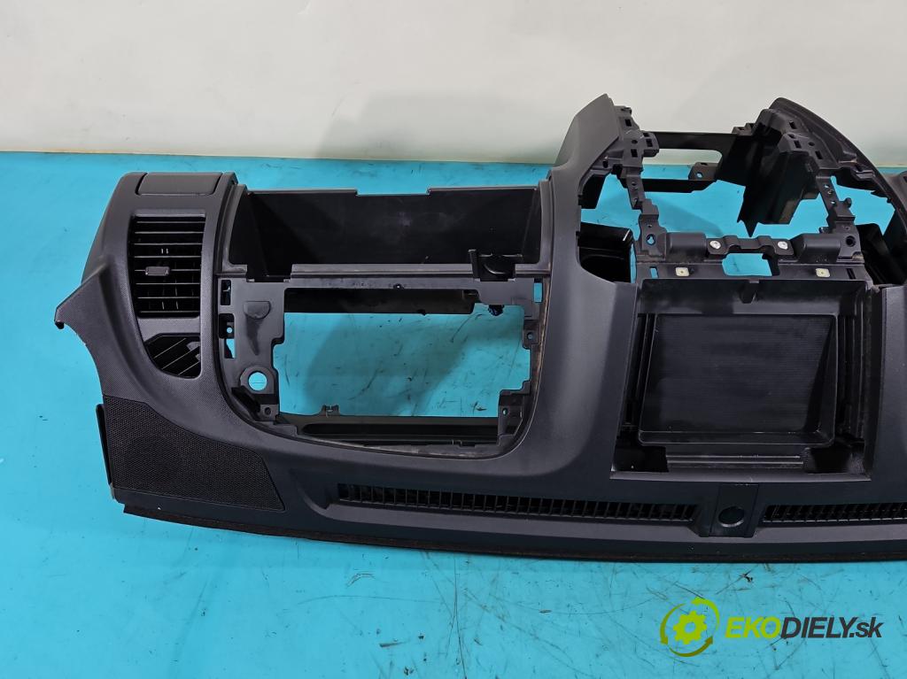 Isuzu D-Max II 2011-2019 2.5 crdi 163 HP automatic 120 kW 2499 cm3 5- kokpit,pristrojová doska rozdeľovacia