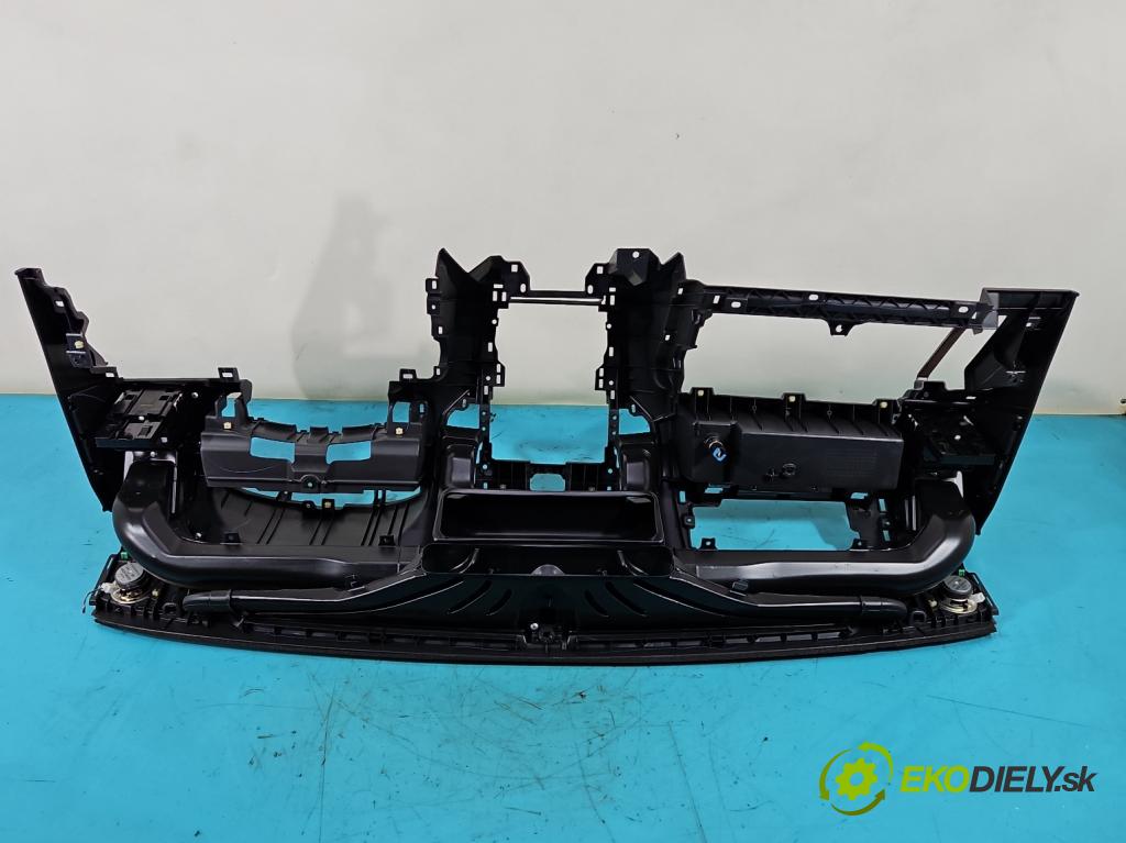 Isuzu D-Max II 2011-2019 2.5 crdi 163 HP automatic 120 kW 2499 cm3 5- kokpit,pristrojová doska rozdeľovacia