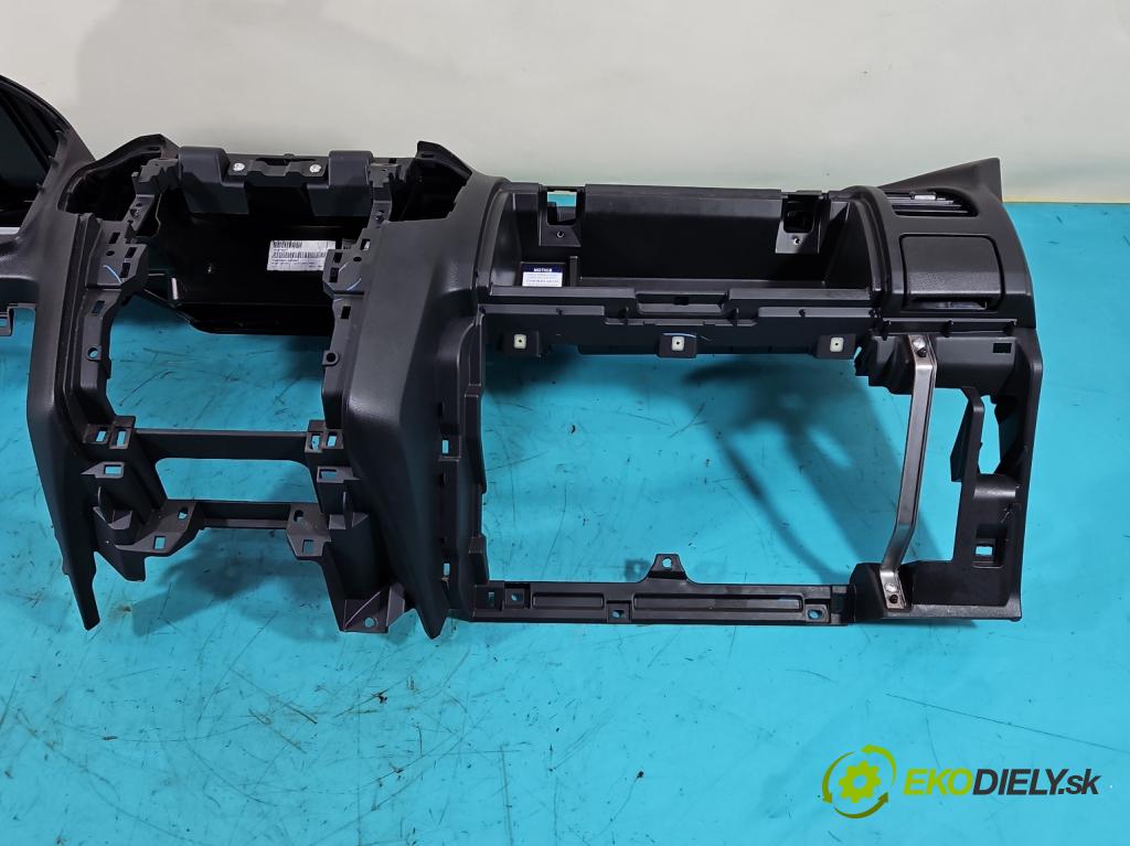 Isuzu D-Max II 2011-2019 2.5 crdi 163 HP automatic 120 kW 2499 cm3 5- kokpit,pristrojová doska rozdeľovacia