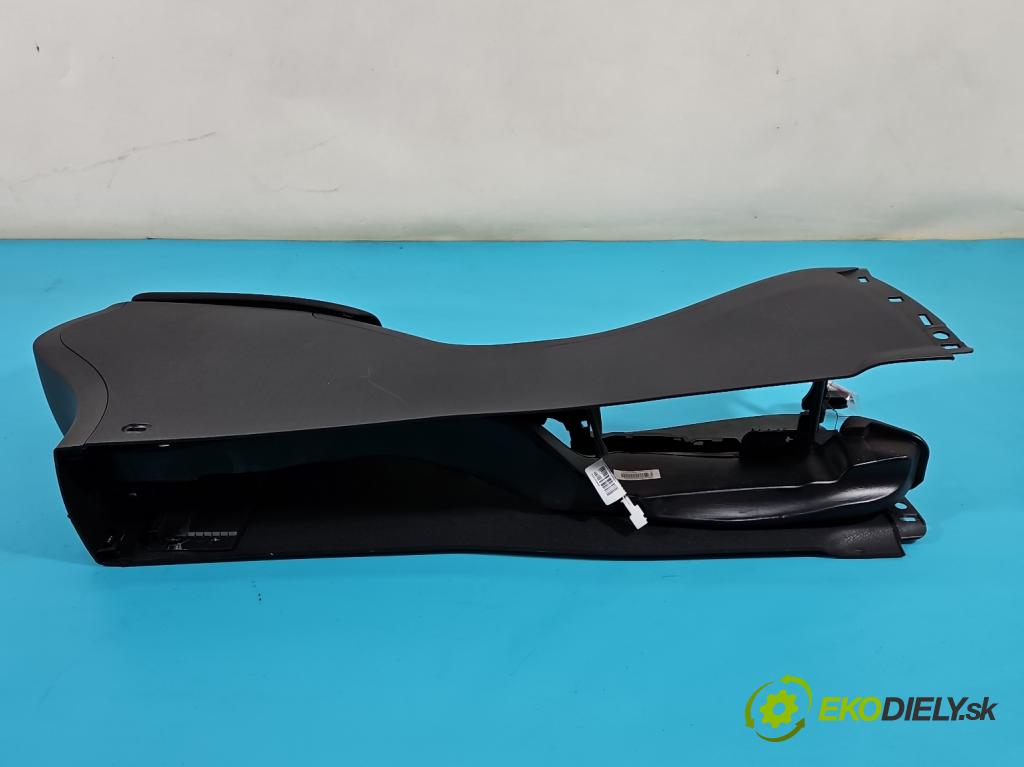 Renault Fluence 1.6 16V 114 HP manual 84 kW 1598 cm3 4- operadlo  (Lakťové opierky)