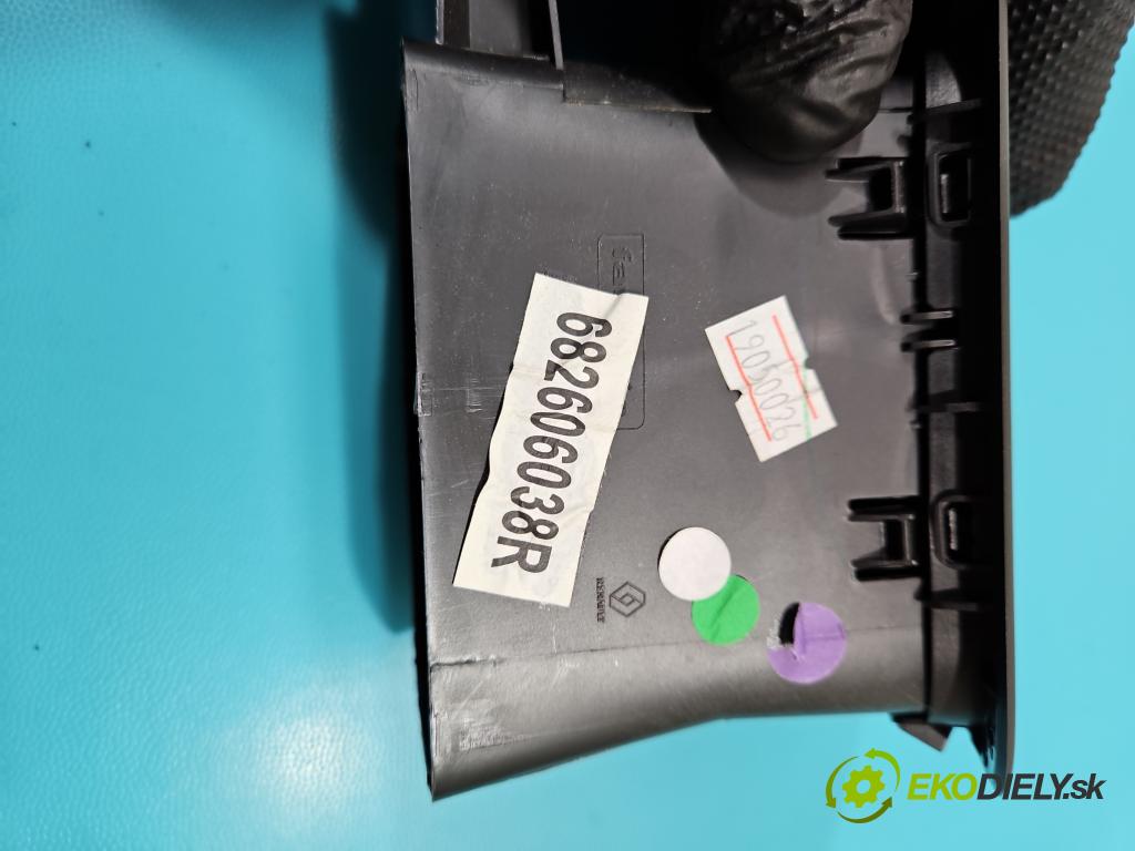 Renault Fluence 1.6 16V 114 HP manual 84 kW 1598 cm3 4- Mřížka: kúrenia stredová  (Mriežky kúrenia (fukáre))