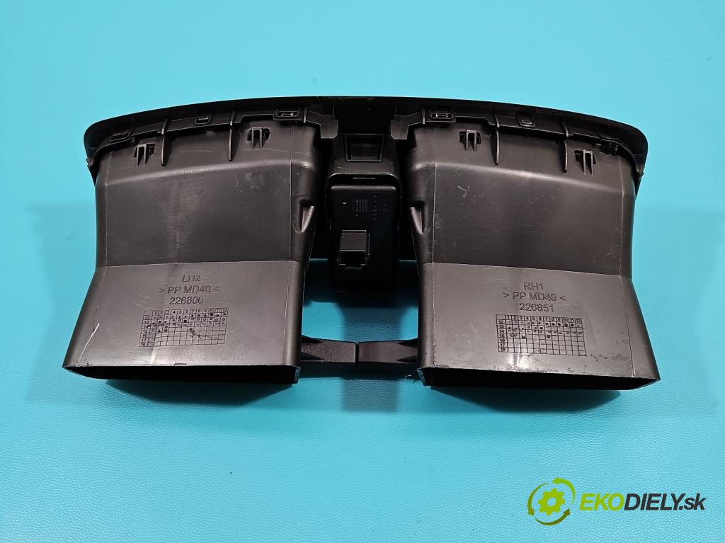 Renault Fluence 1.6 16V 114 HP manual 84 kW 1598 cm3 4- Mřížka: kúrenia stredová  (Mriežky kúrenia (fukáre))