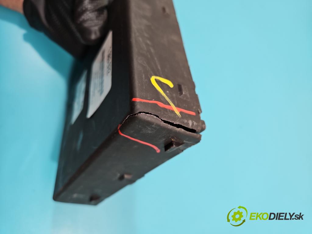 Renault Fluence 1.6 16V 114 hp manual 84 kW 1598 cm3 4- skříňka pojistková 284B66760R (Pojistkové skříňky)