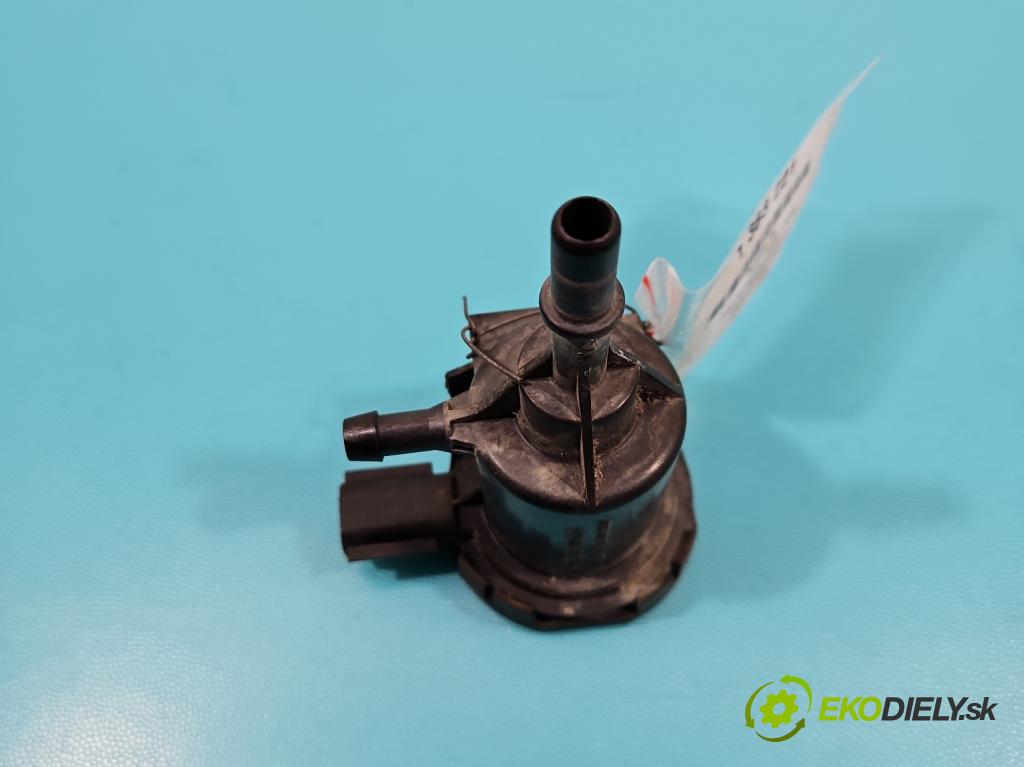 Jeep Compass I 2006-2016 2.4 16V 170 hp automatic 125 kW 2359 cm3 5- čerpadlo ostřikovačů 1345B (Pumpy, čerpadla ostřikovačů)