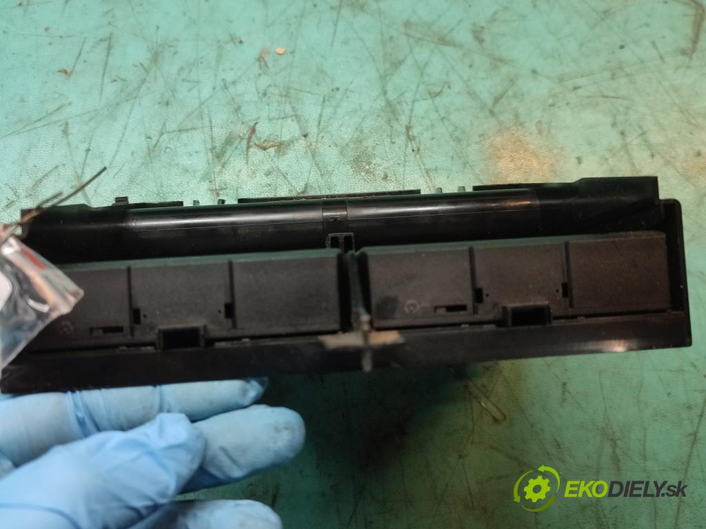 Vw Lupo 1.4 16V 75 HP manual 55 kW 1390 cm3 3- Rukojeť: na nápoje: 6X0857558A (Úchyty, držiaky na nápoje)