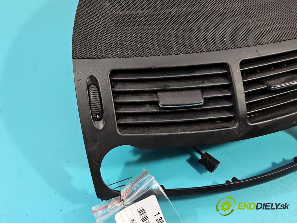 Mercedes E W211 2002-2009 1.8 kompressor 163 HP automatic 120 kW 1796 cm3 4- Mřížka: kúrenia stredová A2118301854 (Mriežky kúrenia (fukáre))