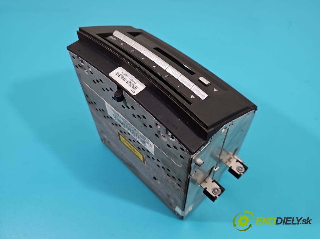 Mercedes S W221 2005-2013 3.0 CDI 235 hp automatic 173 kW 2987 cm3 4- Radio továrna: A2218700693